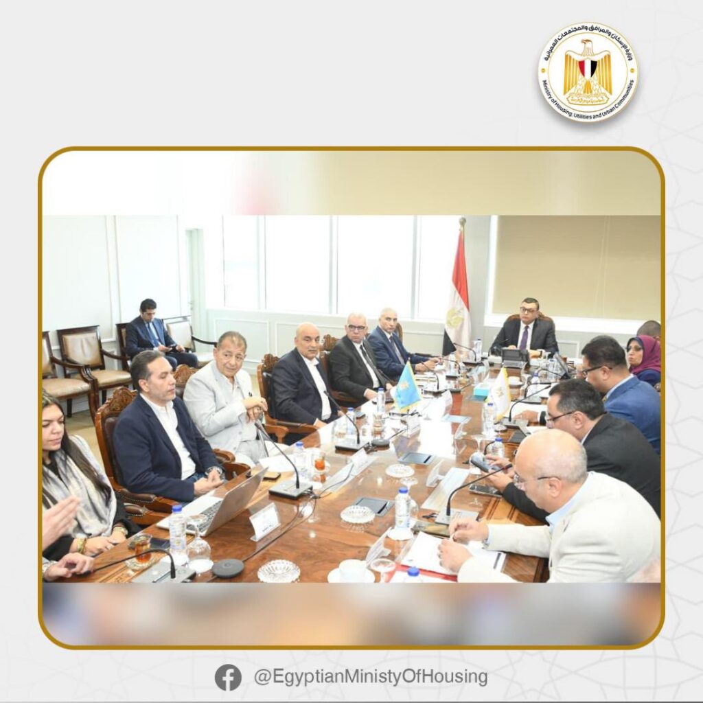 وزير الإسكان يتابع مع مسئولى HDP موقف مبيعات وتسويق المشروعات بالمدن الجديدة