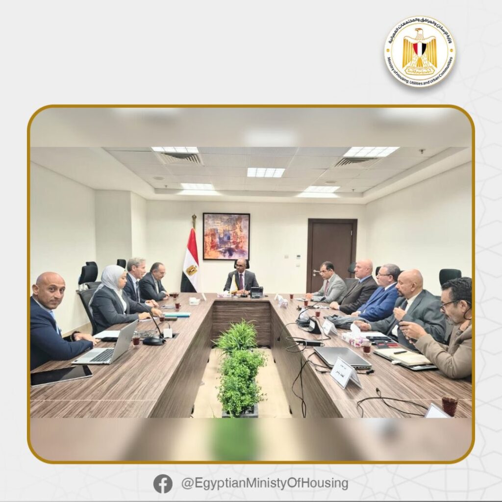 الإسكان تبحث مع تحالف المقاولون العرب وشريك عالمي فرص الاستثمار في تحلية مياه البحر