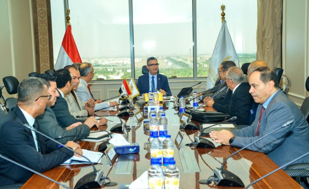وزير التموين يبحث مع شعبة المواد البترولية مقترحات التسويق وضبط الأسعار