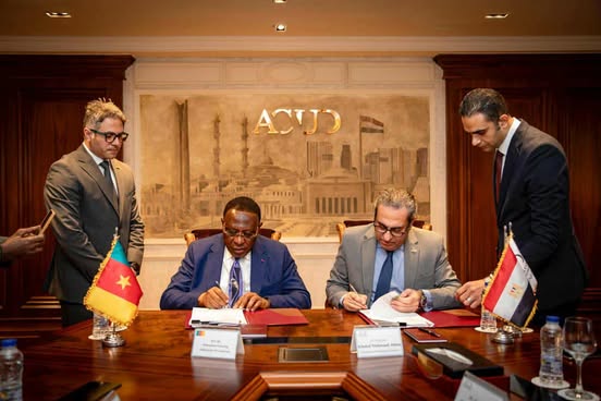 العاصمة الإدارية وسفارة الكاميرون توقعان عقد أرض المقر الجديد بالحي الدبلوماسي