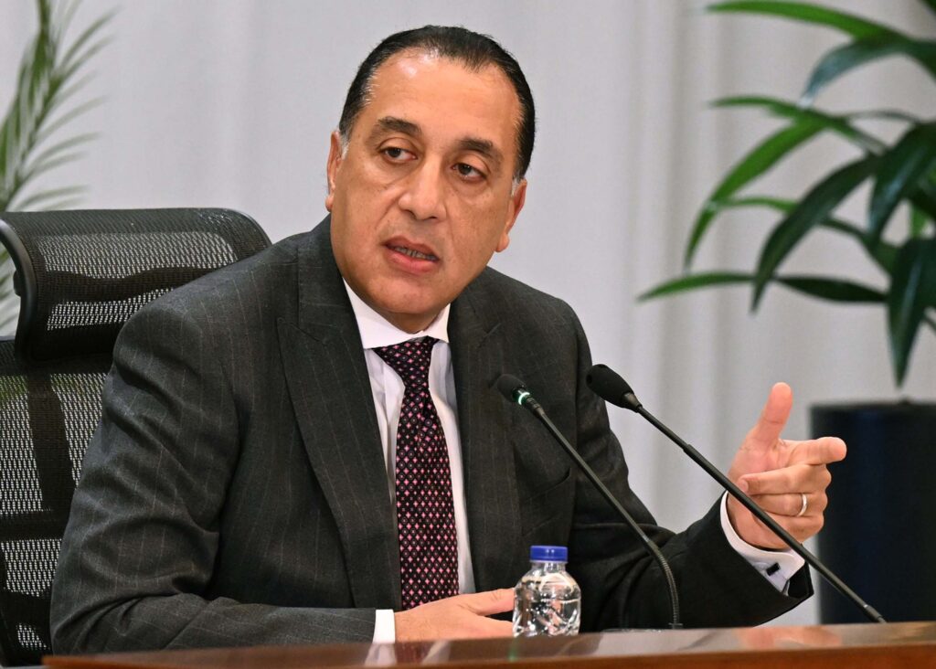 رئيس الوزراء يكتب.. الدّيْن بين لحظة الذروة ومسار التصحيح: كيف تقرأ الدولة عبء اليوم؟ 597938576 1429040309266385 3592322874058350146 n