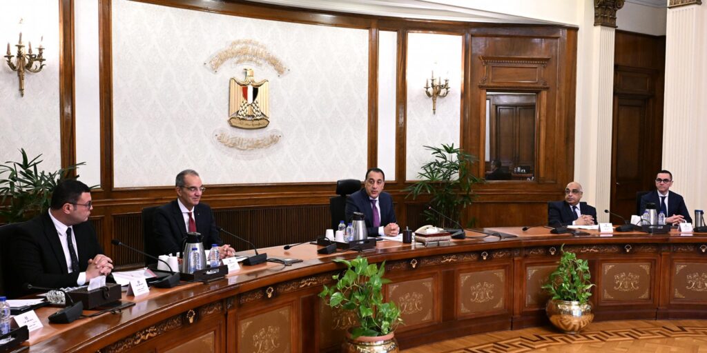 رئيس الوزراء: “منصة مصر العقارية” تُسهم في تيسير عملية تملك العقار سواء للمصريين المقيمين في الخارج أو للأجانب 600899958 1429109949259421 8174664737745304480 n