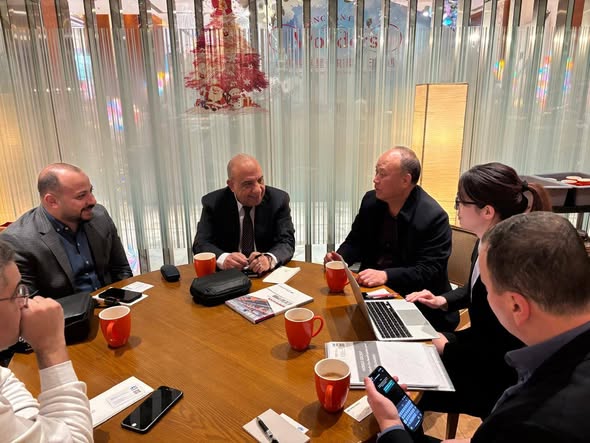 وزير الكهرباء يبحث مع شركات صينية توطين صناعة المهمات والكوابل المعزولة بالغاز