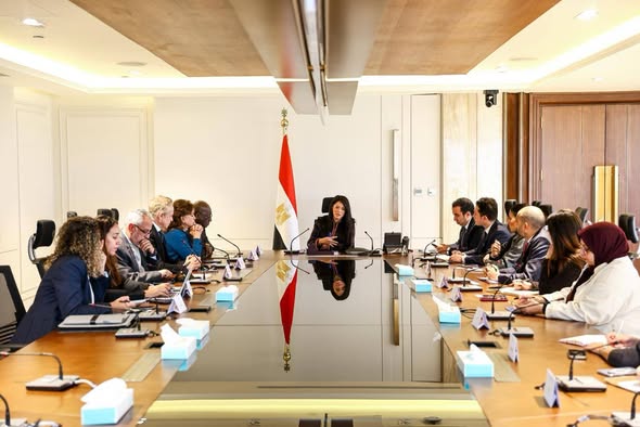 وزيرة التخطيط تبحث مع مؤسسات التمويل الدولية فرص التوسع في مشروعات تحلية المياه والبنية التحتية