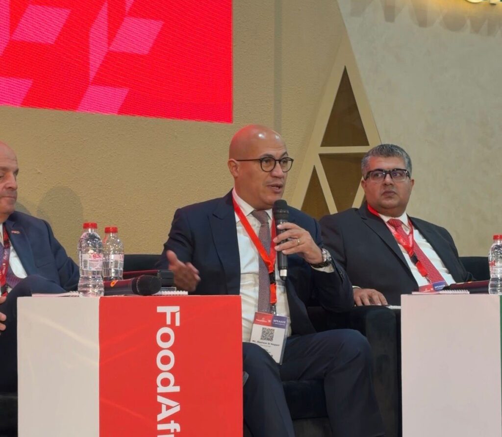 هشام النجار: القيمة المضافة تقود تنافسية الصادرات الزراعية المصرية في الأسواق العالمية IMG 20251211 WA0008