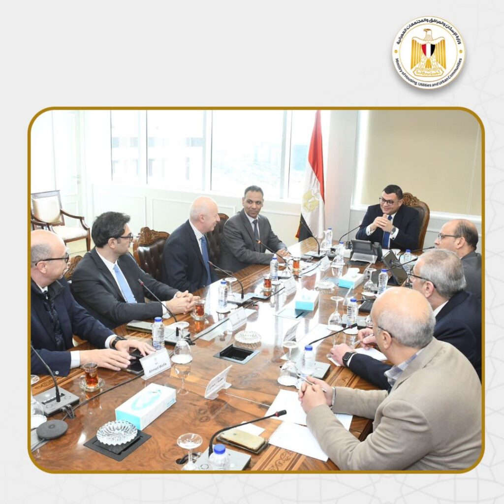 وزير الإسكان يبحث مع شركة فرنسية التعاون في ترشيد الطاقة والمباني الخضراء