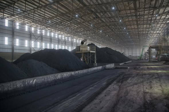 إيجيبت أنود تستعد لتشغيل خط الإنتاج الثاني وتصدير الشحنة الثانية من الفحم البترولي المكلسن