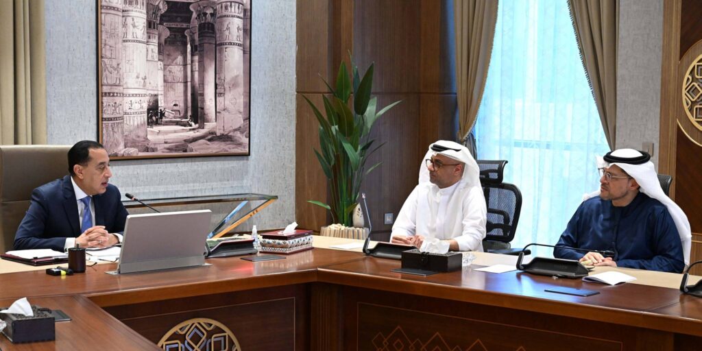 رئيس الوزراء يتابع مستجدات الموقف التنفيذي لمشروع رأس الحكمة