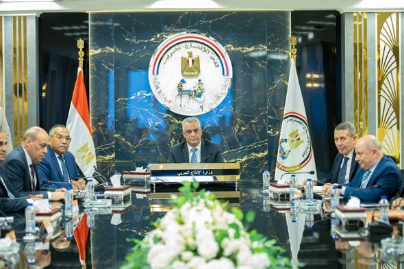 وزير الإنتاج الحربي يوجه باستخام الذكاء الاصطناعي في التصنيع