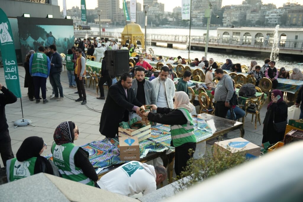 كاونسل ماسترز ومصر الخير ينظامان إفطارا رمضانيا في ممشى أهل مصر 
